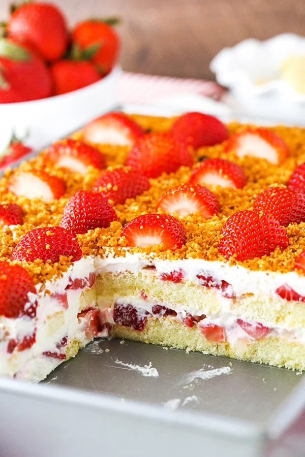 Strawberry cake icebox